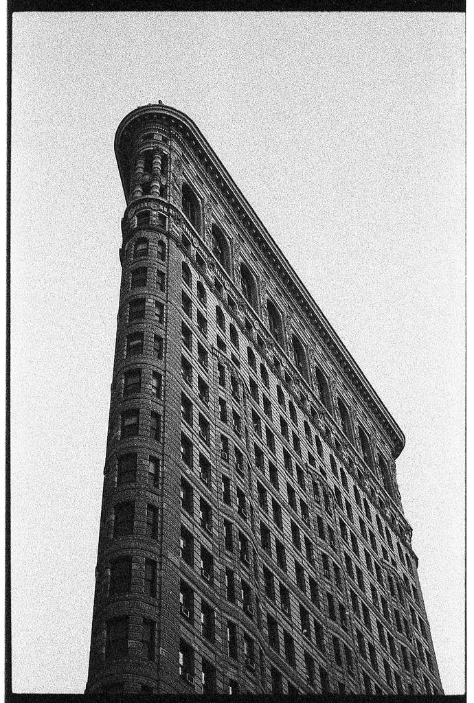 Flatiron Building New York City Leica M6 TTL 90mm Summicron Ilford Delta 3200  black and white film photography Johnny Martyr